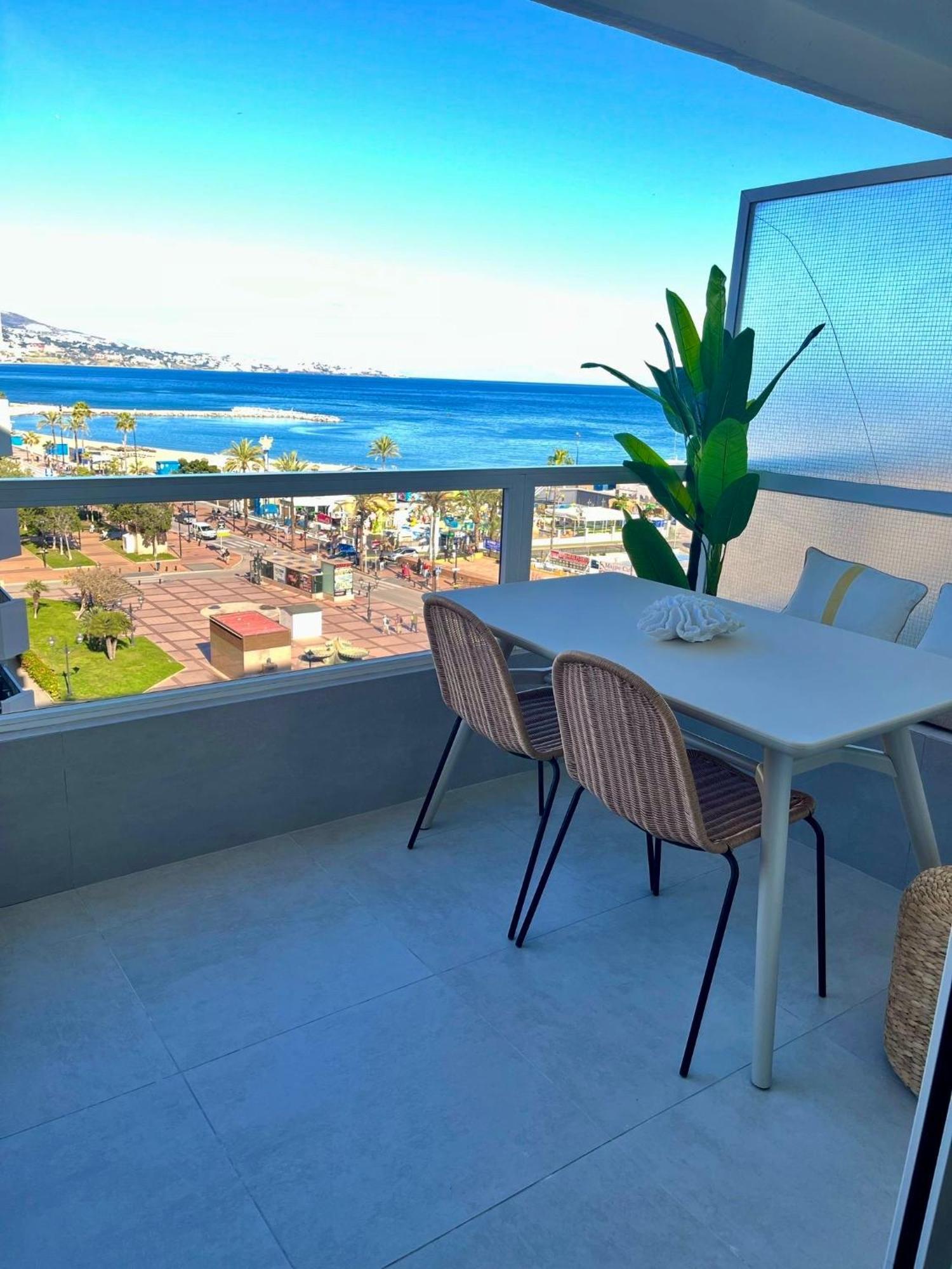 Solana 26 Incredible Sea Views Apartment Фуeнхирола Екстериор снимка